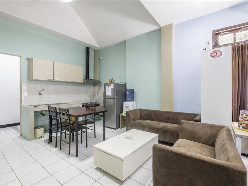 Super Oyo 1568 Stasiun Ka Cirebon Guest House Zewnętrze zdjęcie