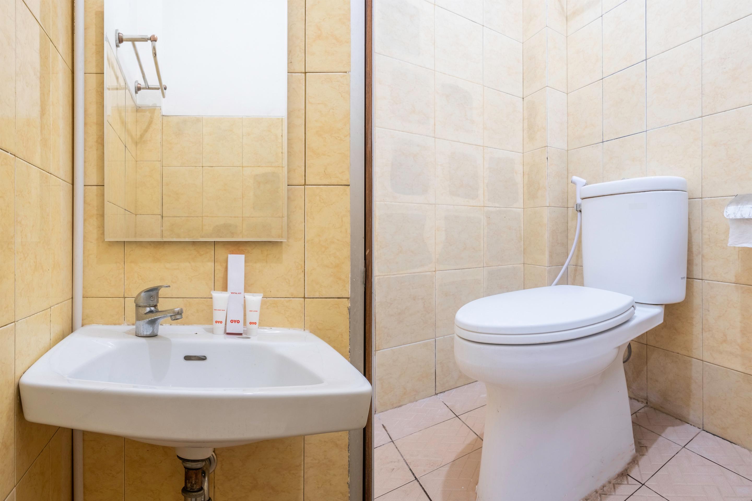 Super Oyo 1568 Stasiun Ka Cirebon Guest House Zewnętrze zdjęcie