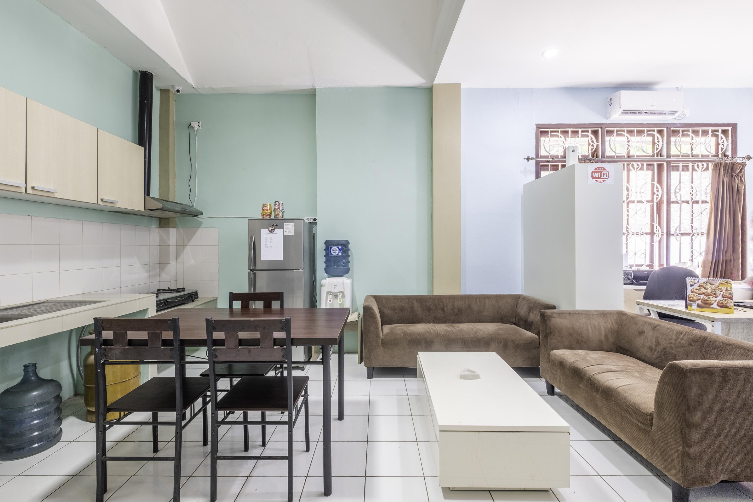 Super Oyo 1568 Stasiun Ka Cirebon Guest House Zewnętrze zdjęcie