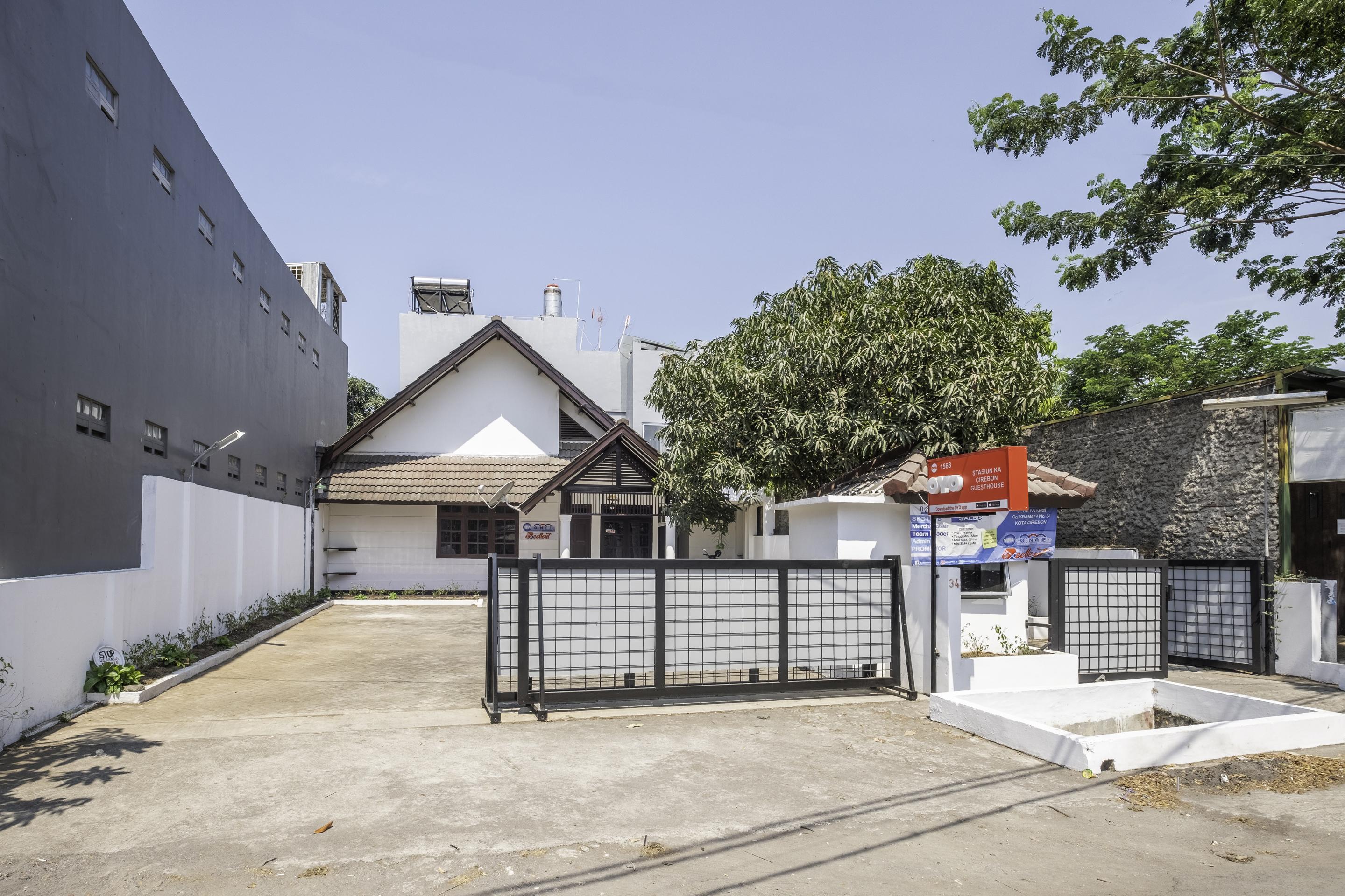 Super Oyo 1568 Stasiun Ka Cirebon Guest House Zewnętrze zdjęcie