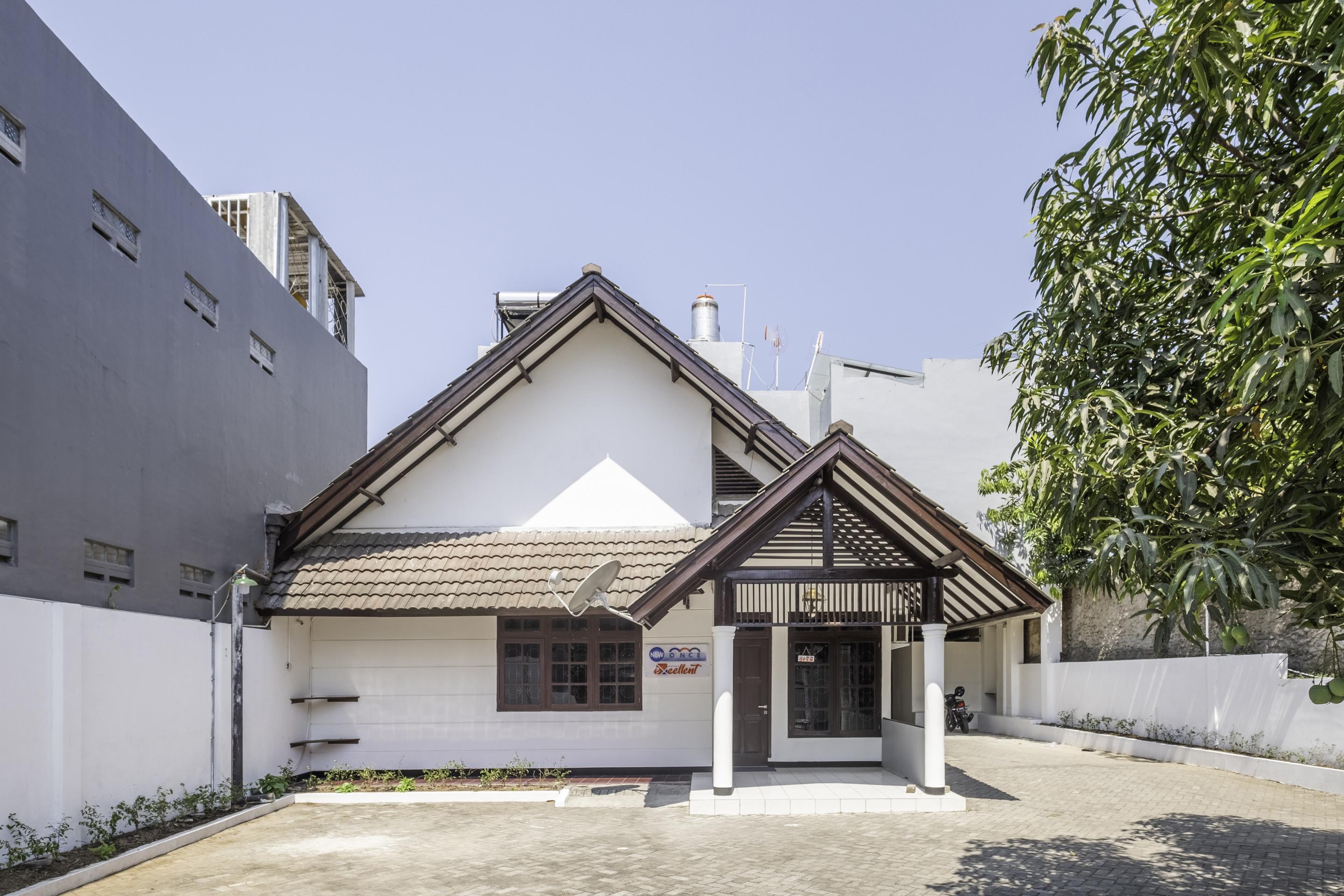 Super Oyo 1568 Stasiun Ka Cirebon Guest House Zewnętrze zdjęcie