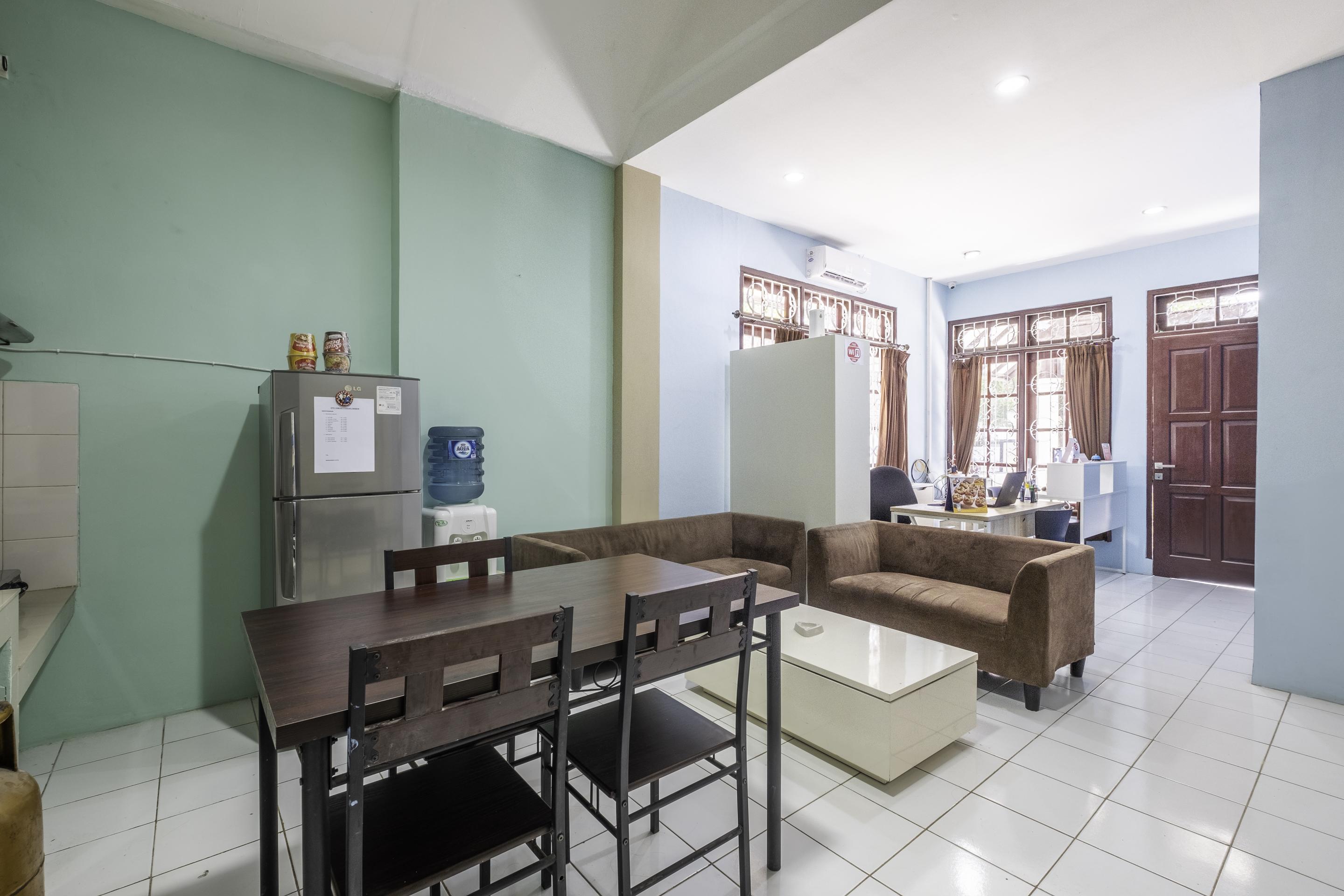 Super Oyo 1568 Stasiun Ka Cirebon Guest House Zewnętrze zdjęcie